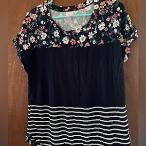 No boundaries triple pattern casual t-shirt. Size XL 15-17